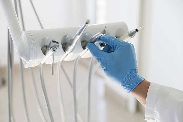 Professional Tooth Extraction technician working in Vidor, TX